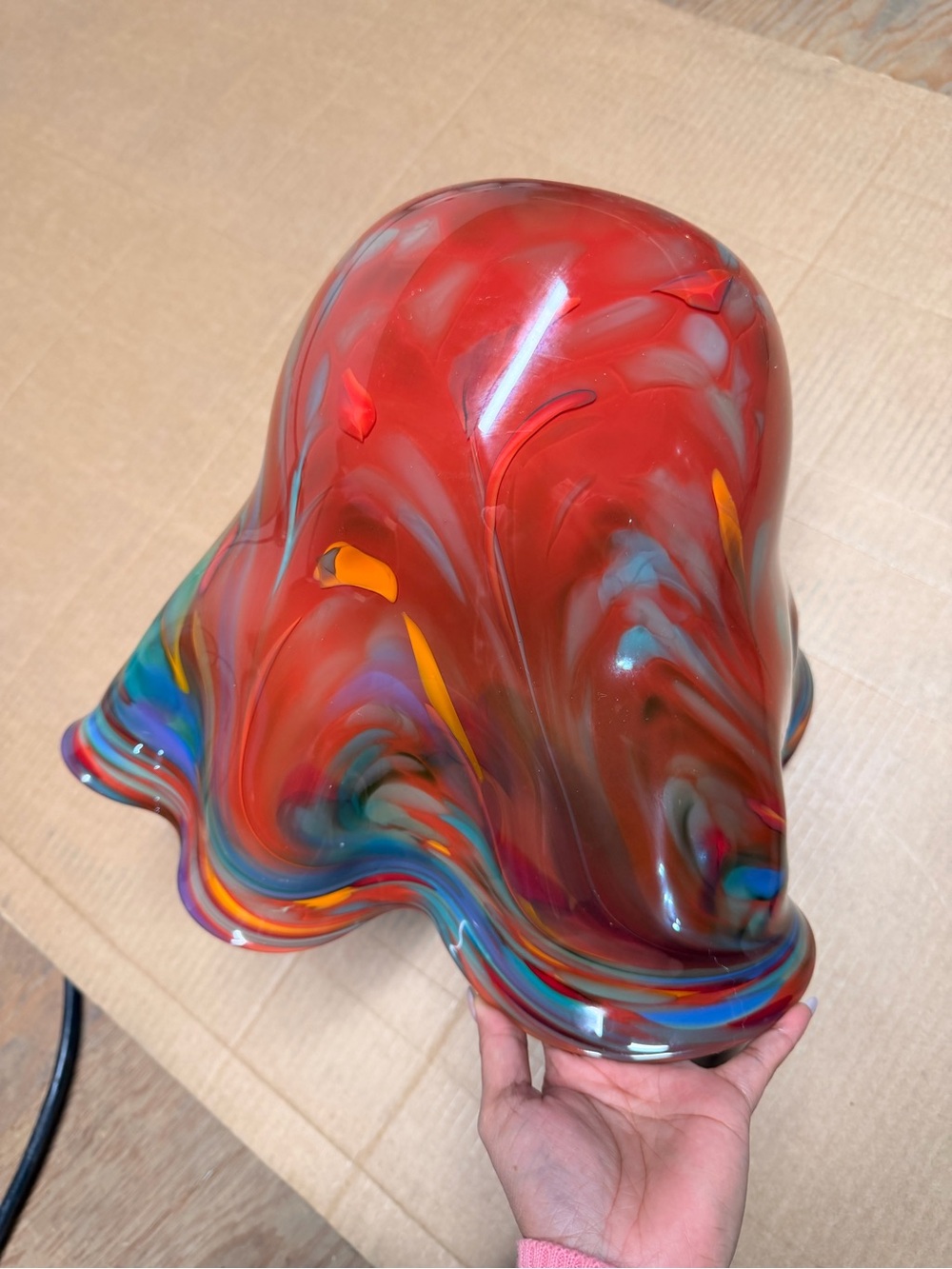 Huge 15” signed The Glass Hive Oregon Hand Blown Ruffled Ribbon Art Glass Bowl - Picture 5 of 16